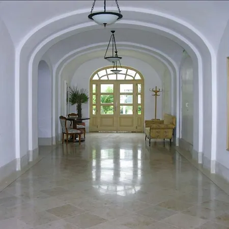 Horvathhouse Location And Beachfront Apartment